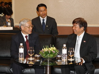 ເລຂາທິການໃຫຍ່ຫວຽດນາມ ພົບປະເຈລະຈາກັບປະທານພັກ ເຄື່ອນໄຫວເພື່ອປະຊາຊົນສິງກະໂປ